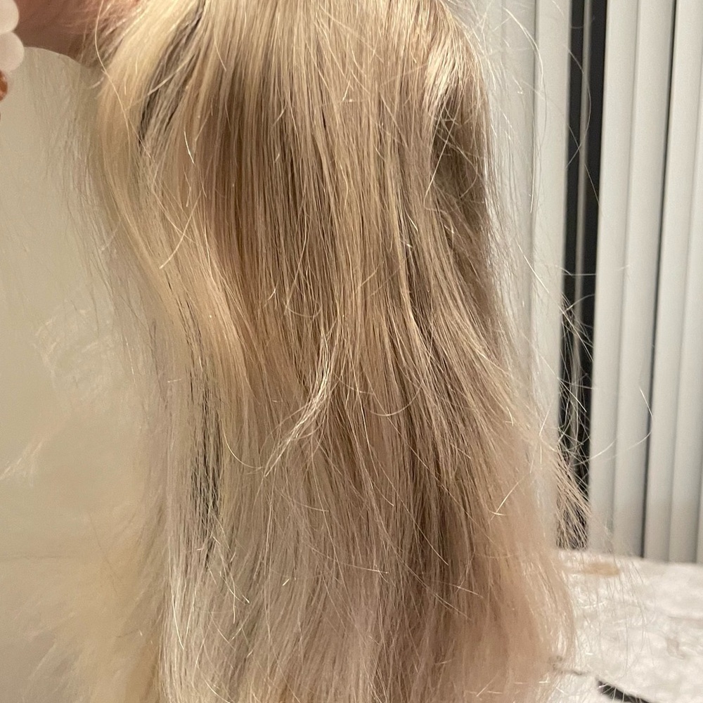 Human hand tied wig